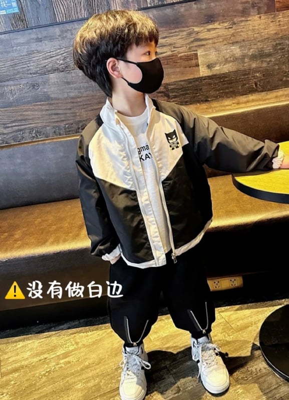 刺绣蝙蝠侠梭织外套-黑