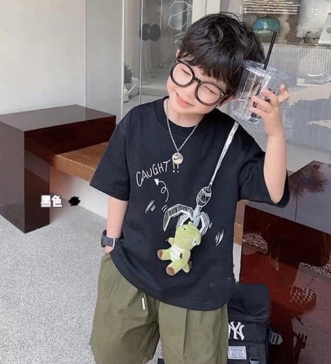 恐龙公仔上衣📌顏色：黑色