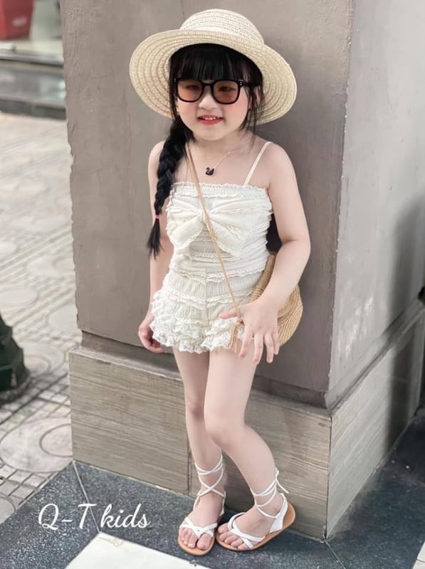 甜美吊带蕾丝连体裤