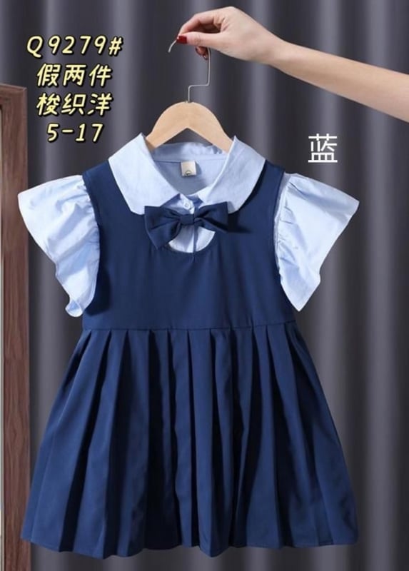 蓝色蝴蝶结连身裙