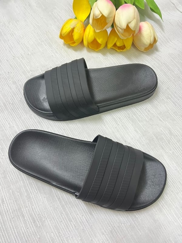 黑色线条拖鞋（大人）