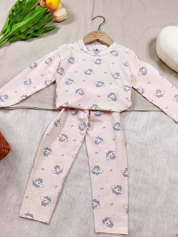 玉桂狗蝴蝶结家居服