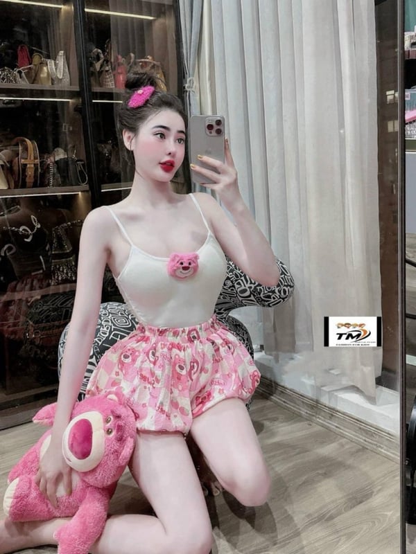 立体草莓熊背心套装